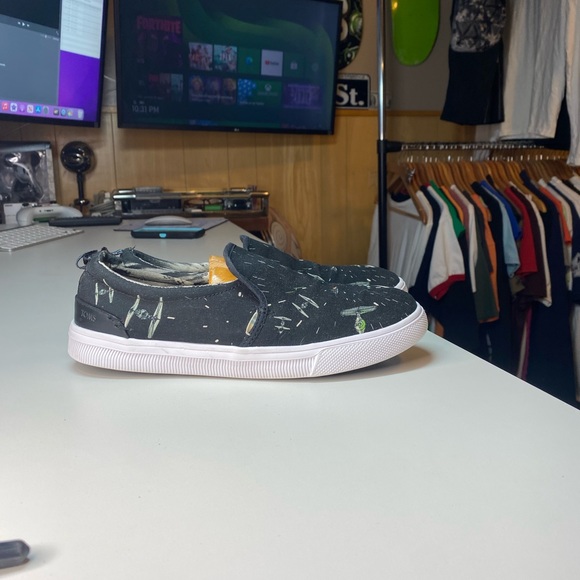 Star Wars x TOMS Travel Lite Black Slip-Ons Shoes - Picture 5 of 8